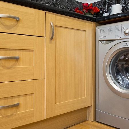 Velvet 2-Bedroom Apartment, Clockhouse, Hoddesdon Bagian luar foto