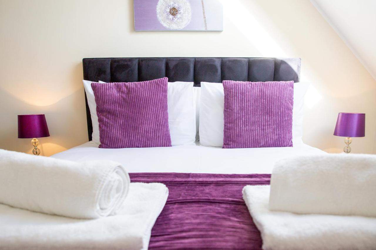Velvet 2-Bedroom Apartment, Clockhouse, Hoddesdon Bagian luar foto