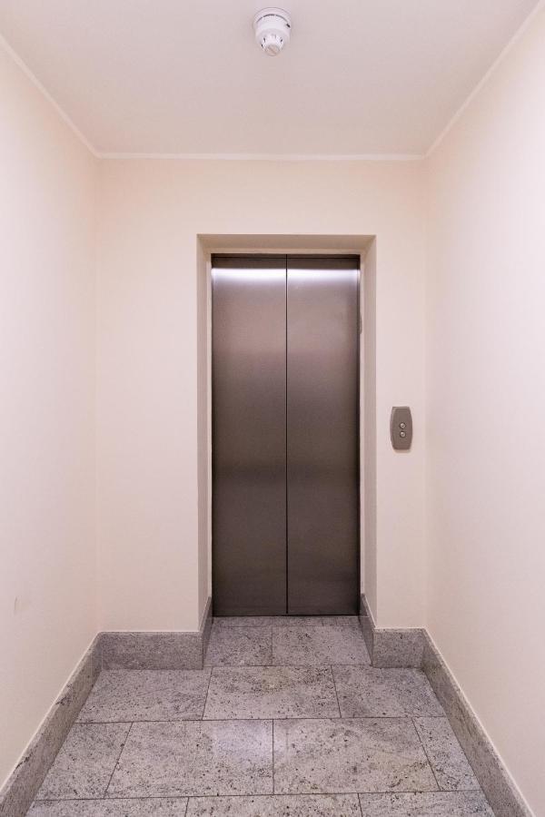 Velvet 2-Bedroom Apartment, Clockhouse, Hoddesdon Bagian luar foto